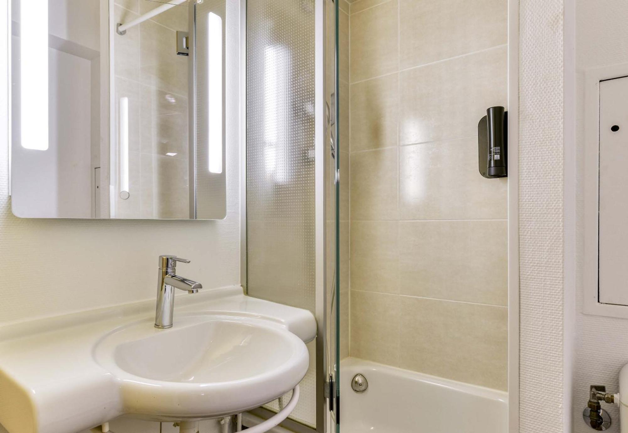 B&B Hotel בזייה מראה חיצוני תמונה